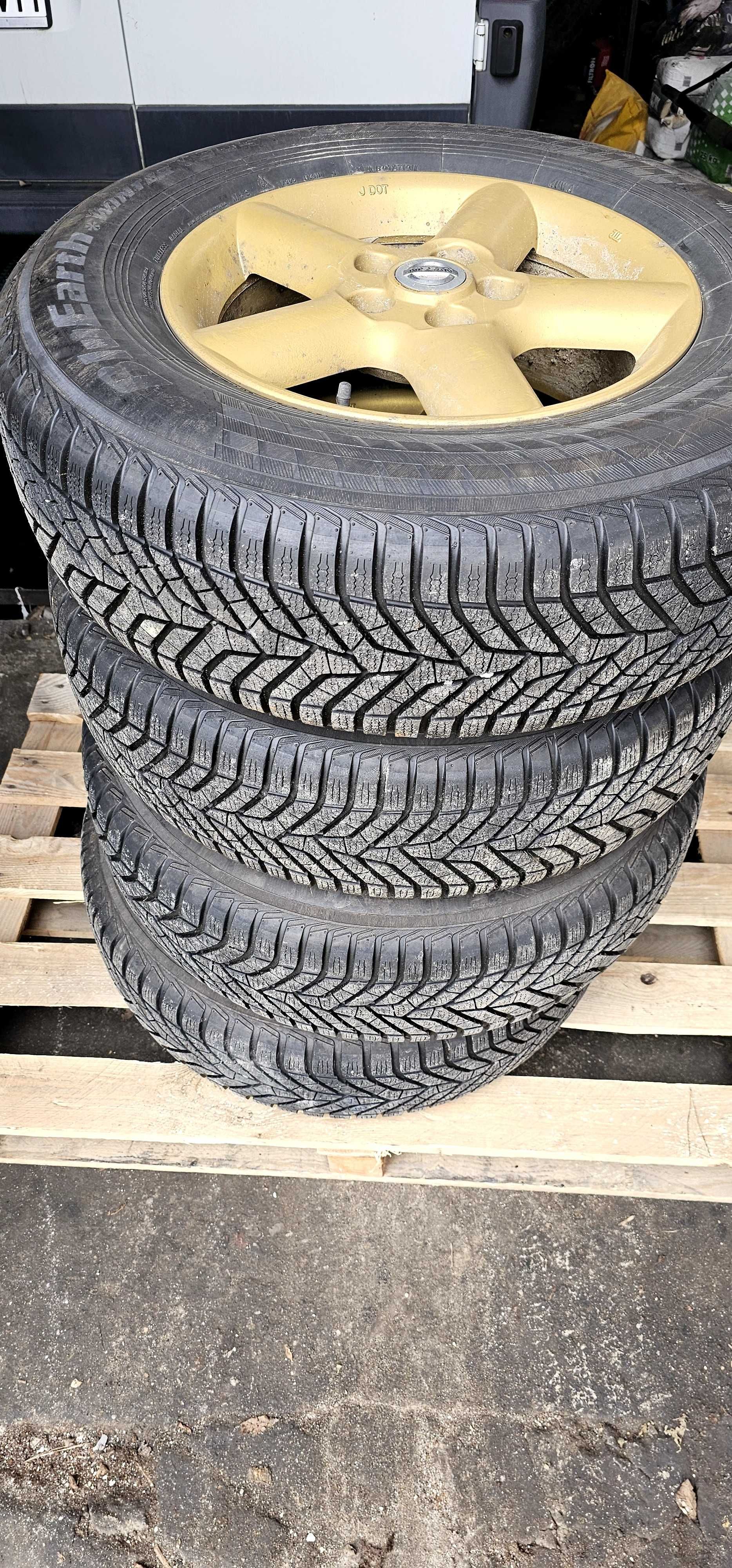 Opony Yokohama BluEarth V905 225/70 R16