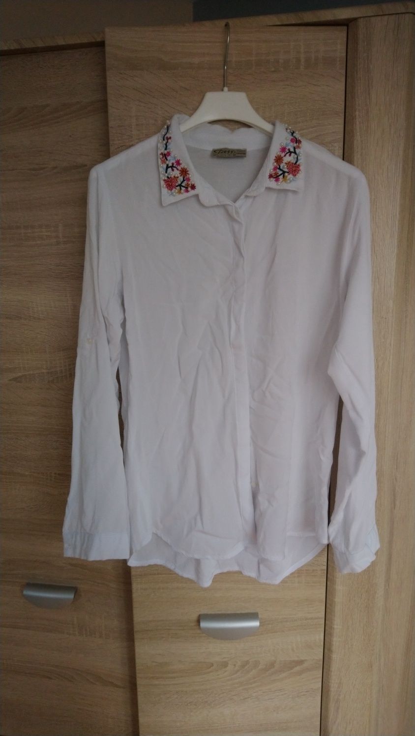Biała koszula z haftem kwiatów 100% bawełna