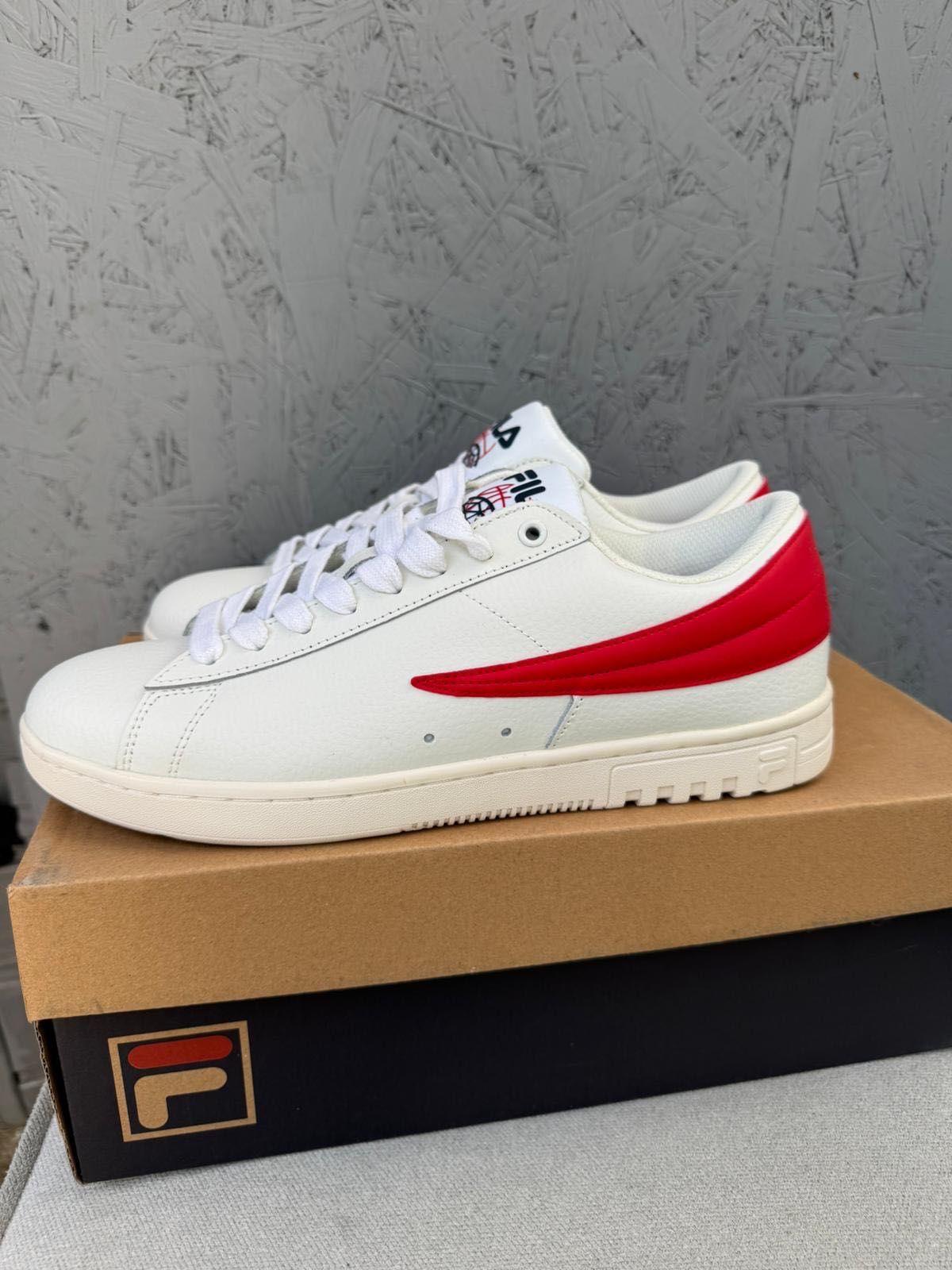 Nowe sneakersy unisex FILA HIGHFLYER L białe czerwone 42