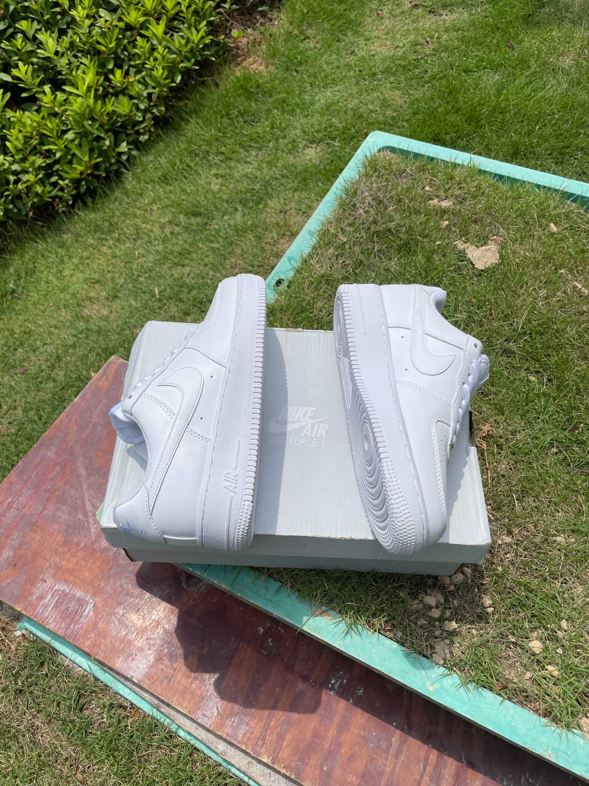 NikeAirForceOneLowR. 44
