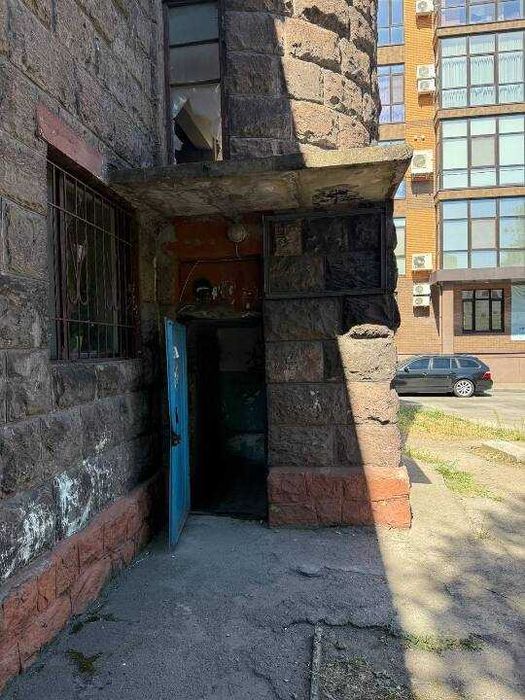 Приміщенння Підвал проспект Металургів, буд. 4 (368 кв.м.)