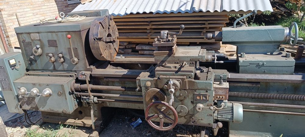 Продам токарний станок 1м63