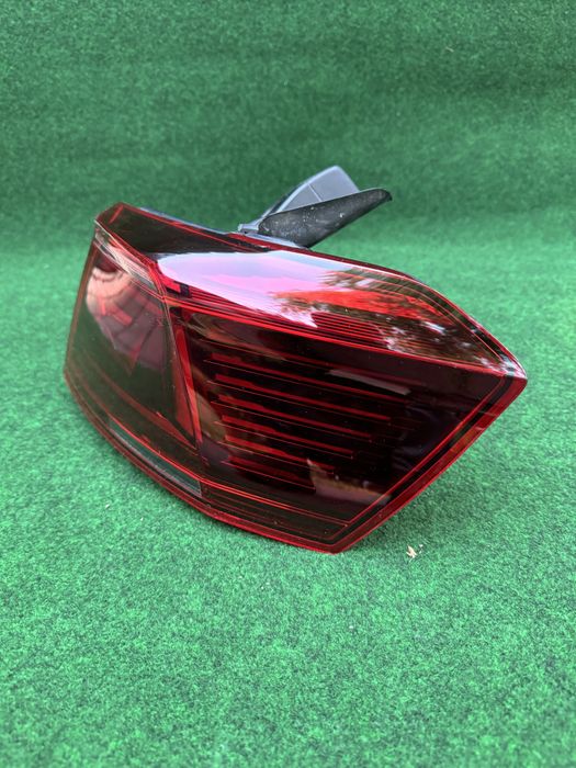 VW Volkswagen Passat B8 Lift R-line Lampa Prawa Tylna Tył Led