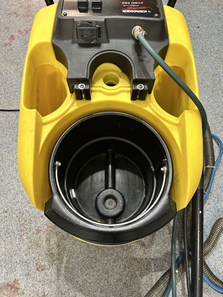 Karcher puzzi 400, пылесос для химчистки, моющий пылесос