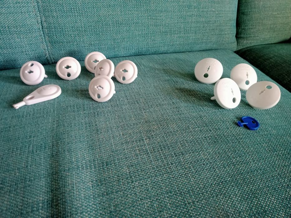 Zestaw 10 zabezpieczeń na kontakt ochrona małego dziecka przed prądem