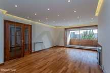 Apartamento T2 no prestigiado Condomínio do Parque com piscina / Alta