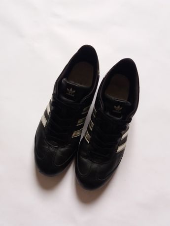 Женские кроссовки/спортивная обувь/adidas