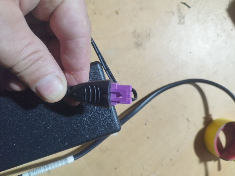 Boca alimentação HP 32v.    1560mA