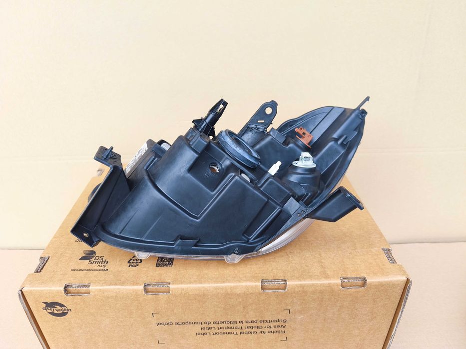 DACIA DOKKER LODGY LIFT lampa prawa przód reflektor 260.102.414R