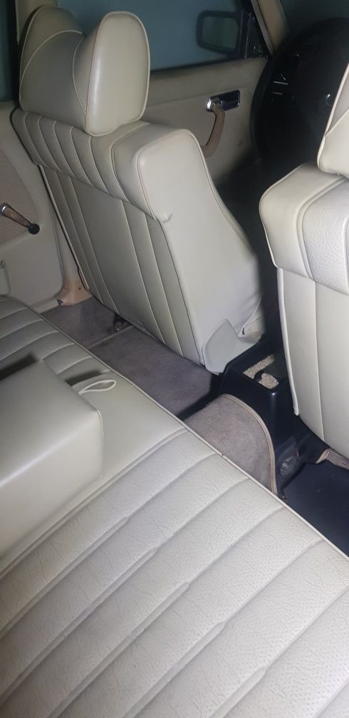 Garagem junto com carro clássico