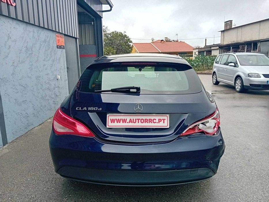 Mercedes CLA 180 cdi ( pequeno sinistro )