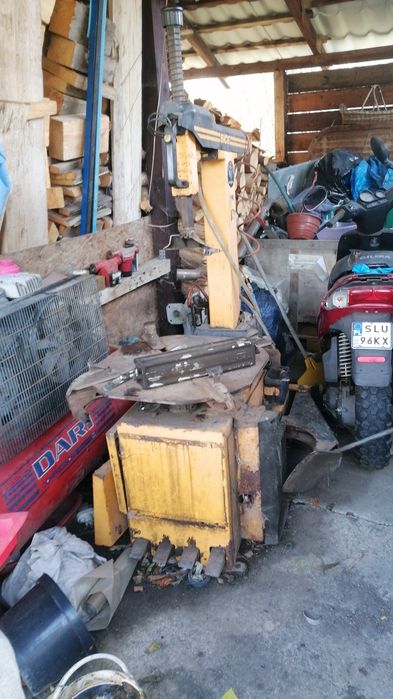 Montażownica do opon uszkodzona