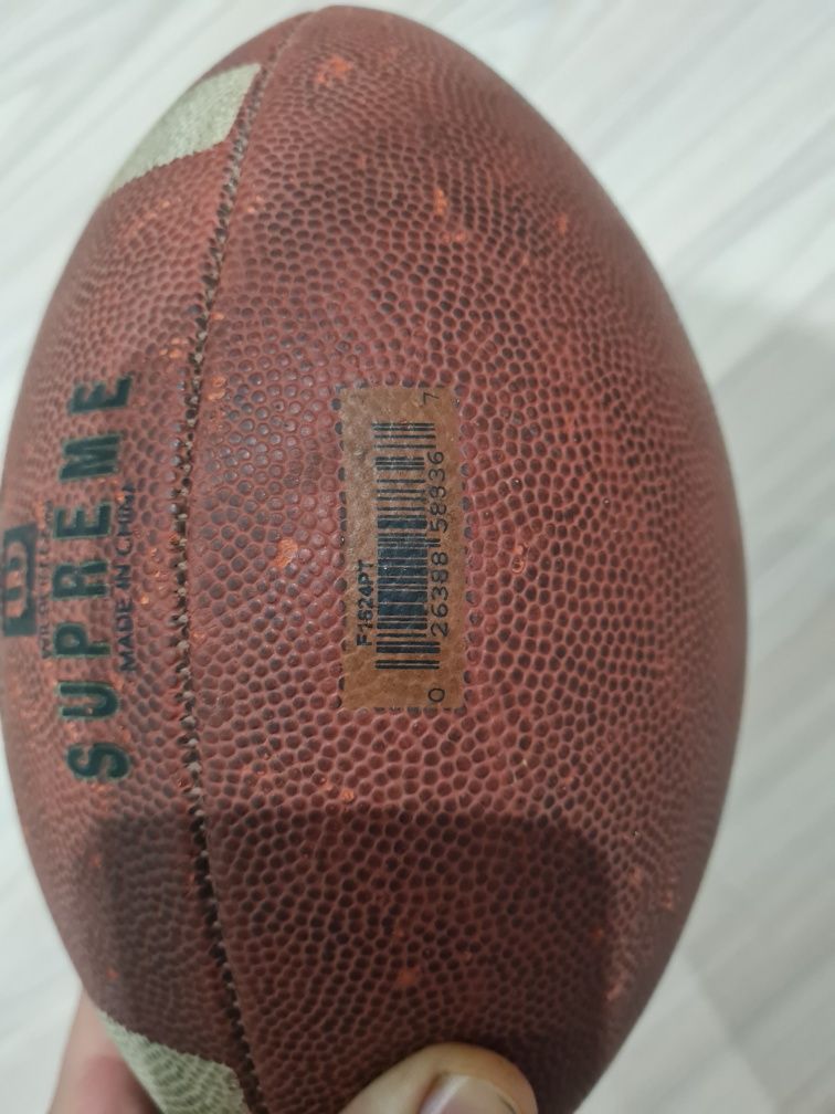 Оригинальный мяч для регби американського футбола.