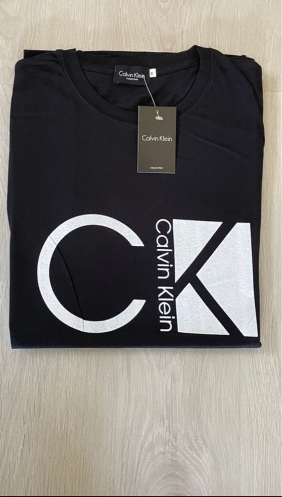 T-Shirt Calvin Klein Tamanho M