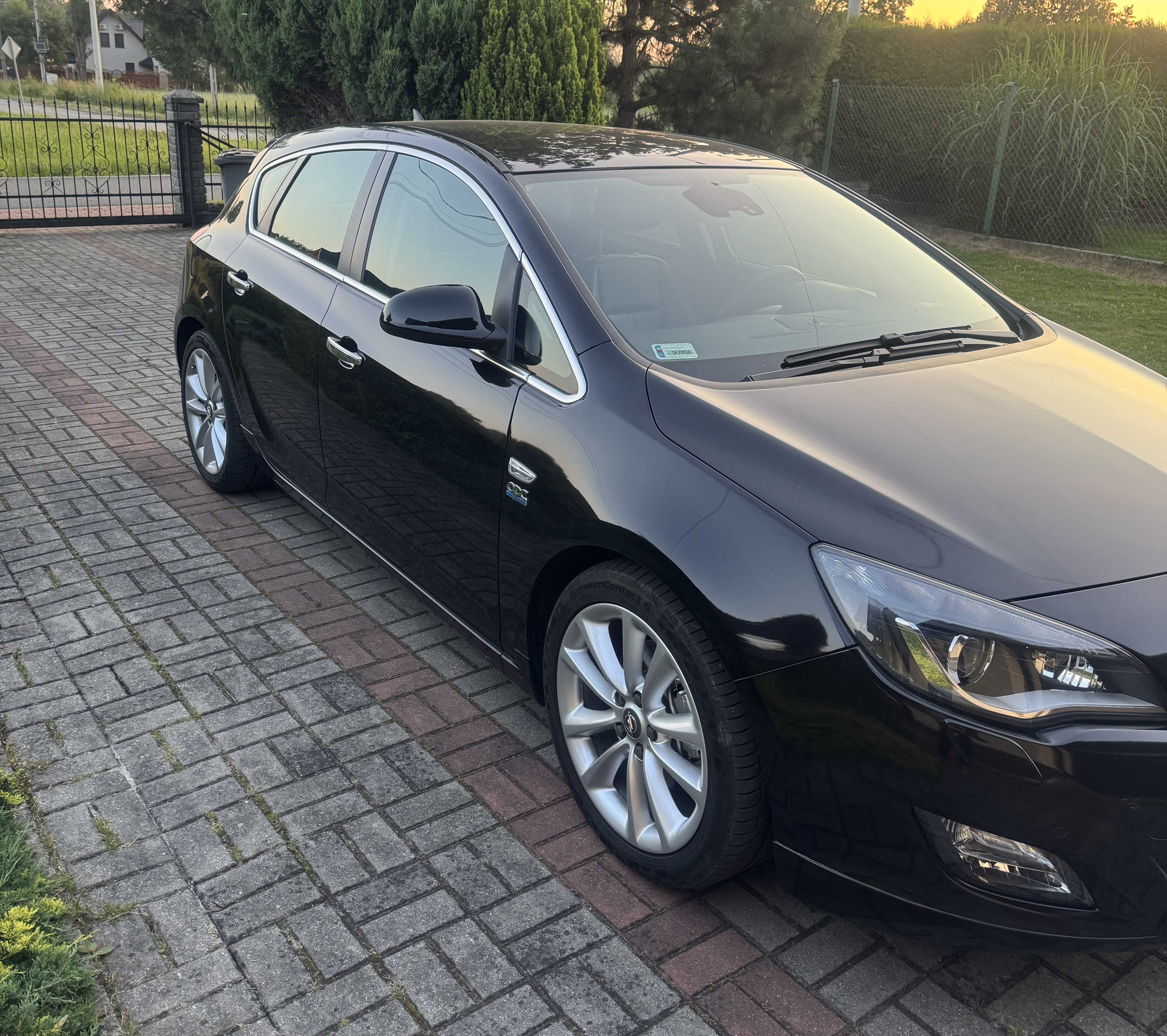 Opel Astra J z pakietem OPC line