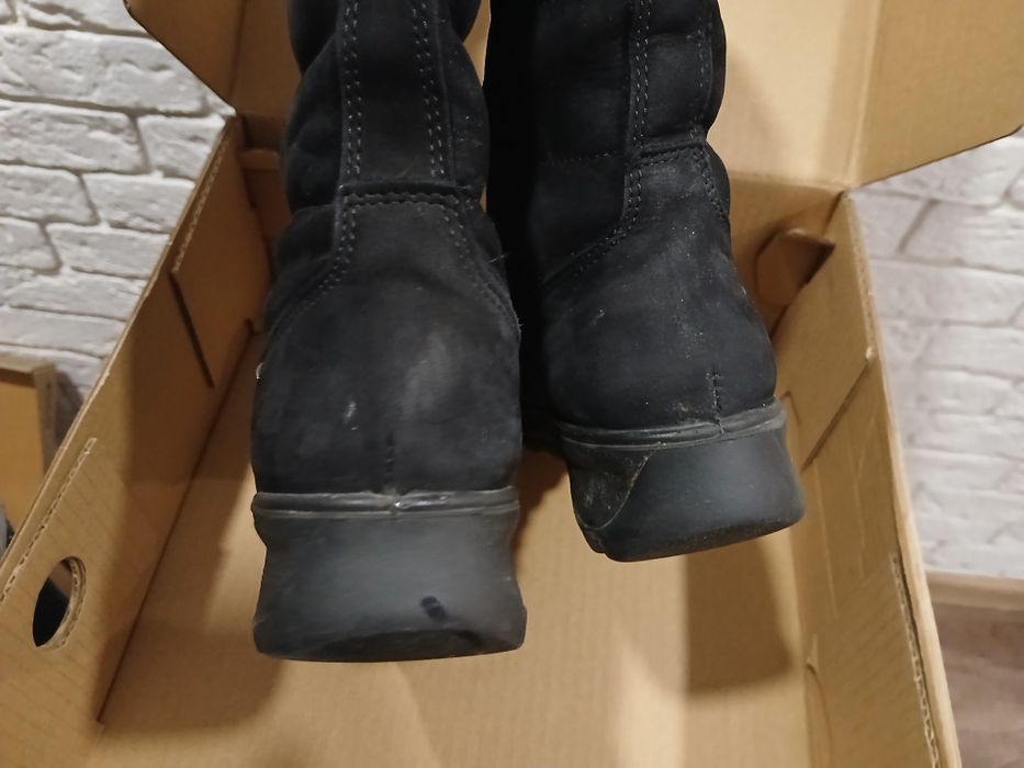 Продам тёплые угги 36-37р