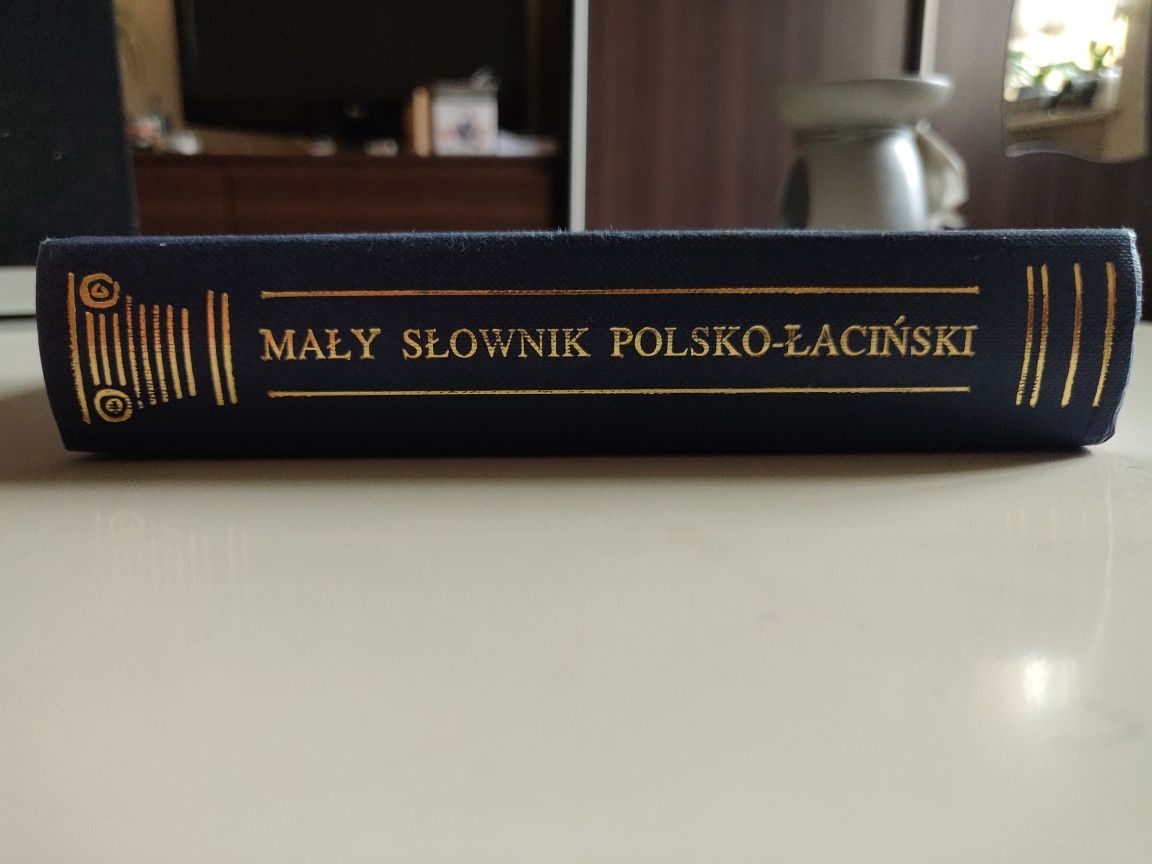 Mały słownik polsko-łaciński PWN Lidia Winniczuk