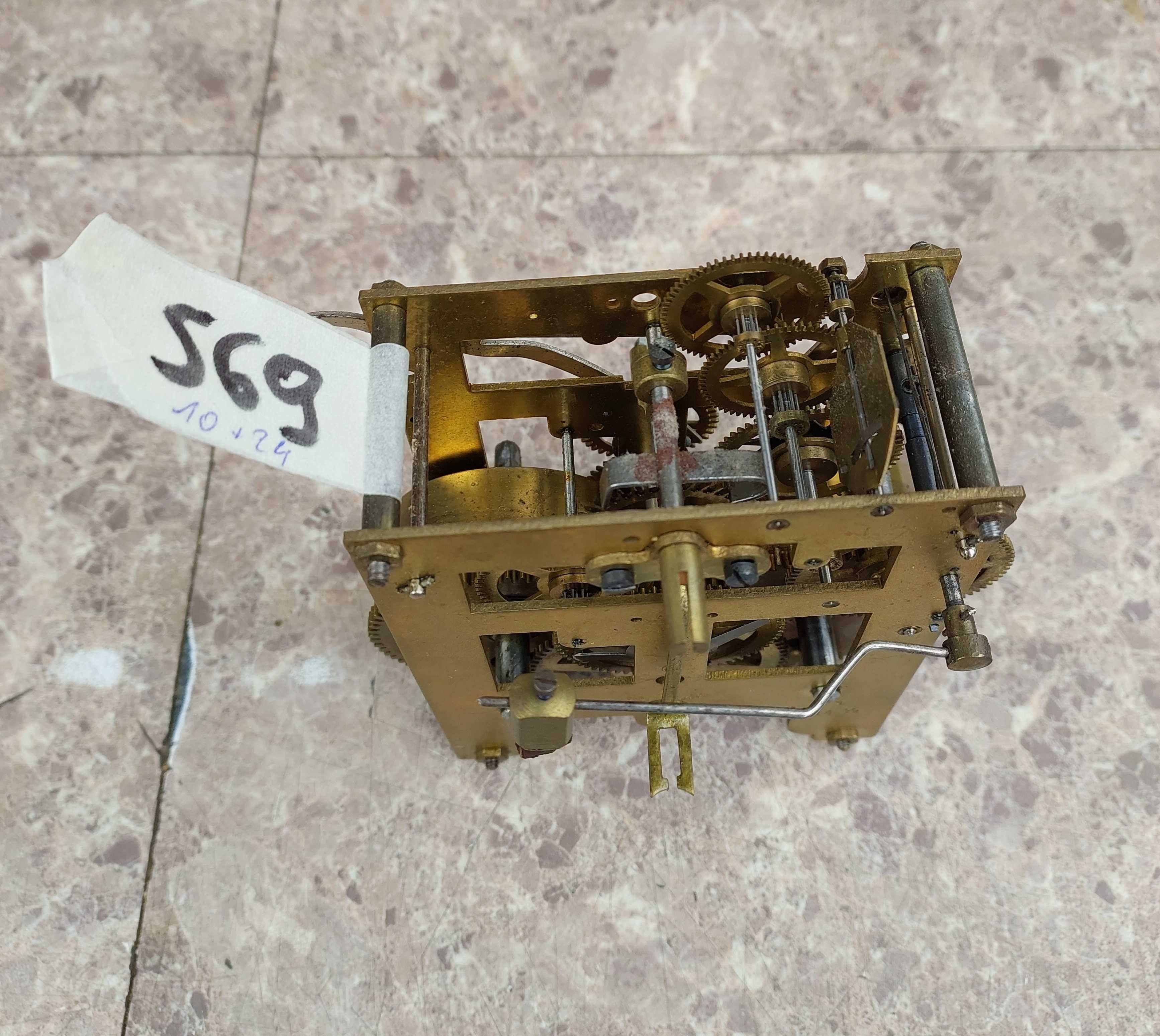 569 Mechanizm starego małego zegara ściennego Kienzle uszkodzony