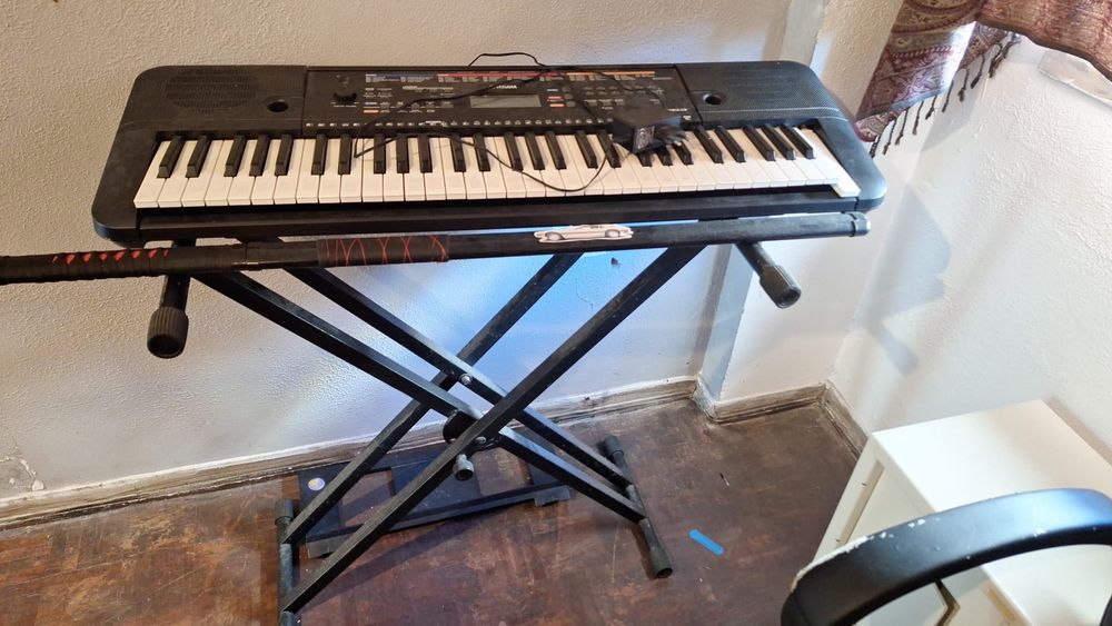 teclado portátil Yamaha
PSR-E263.
