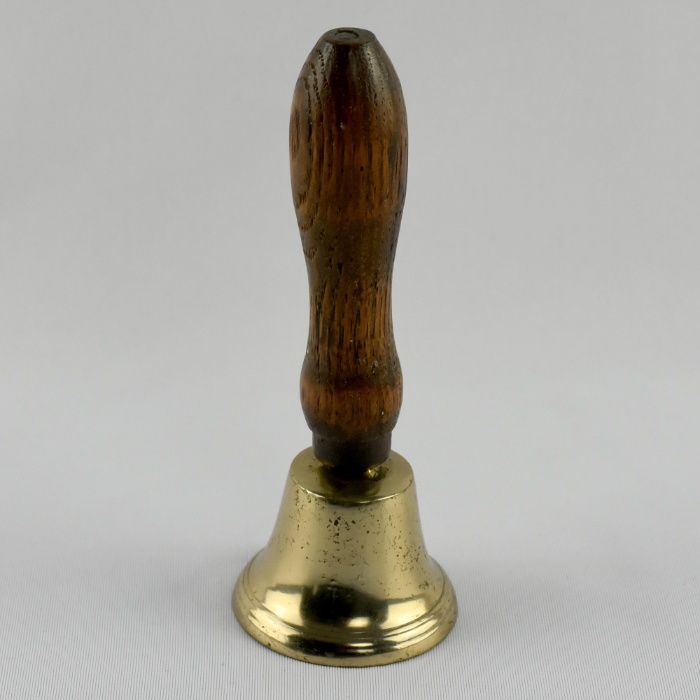 Campainha em metal dourado com pega em madeira