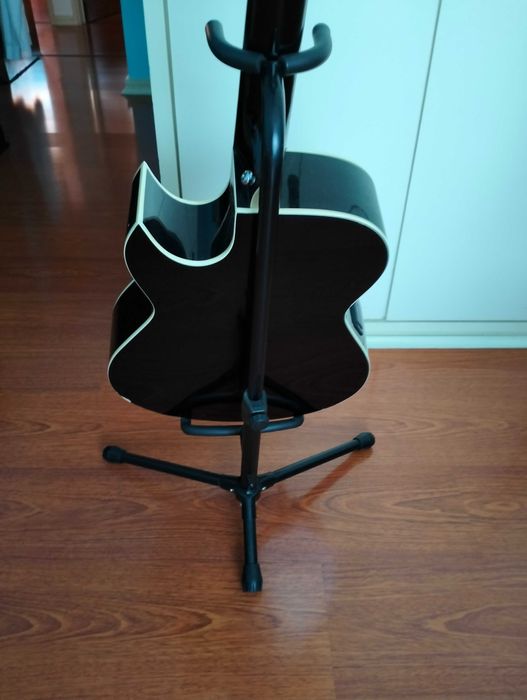 Guitarra eletroacústica folk