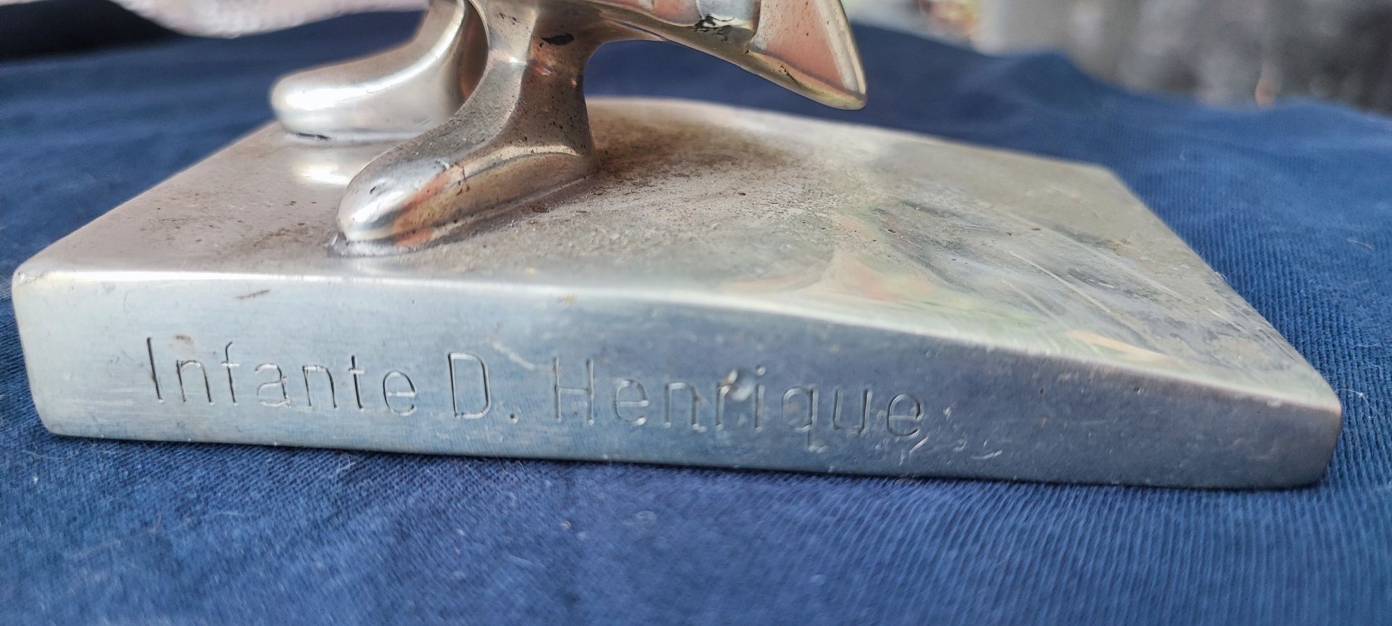 Estátua em estanho Infante D Henrique