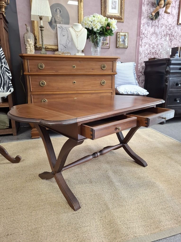 Mesa Clássica. Elegância é Funcionalidade.