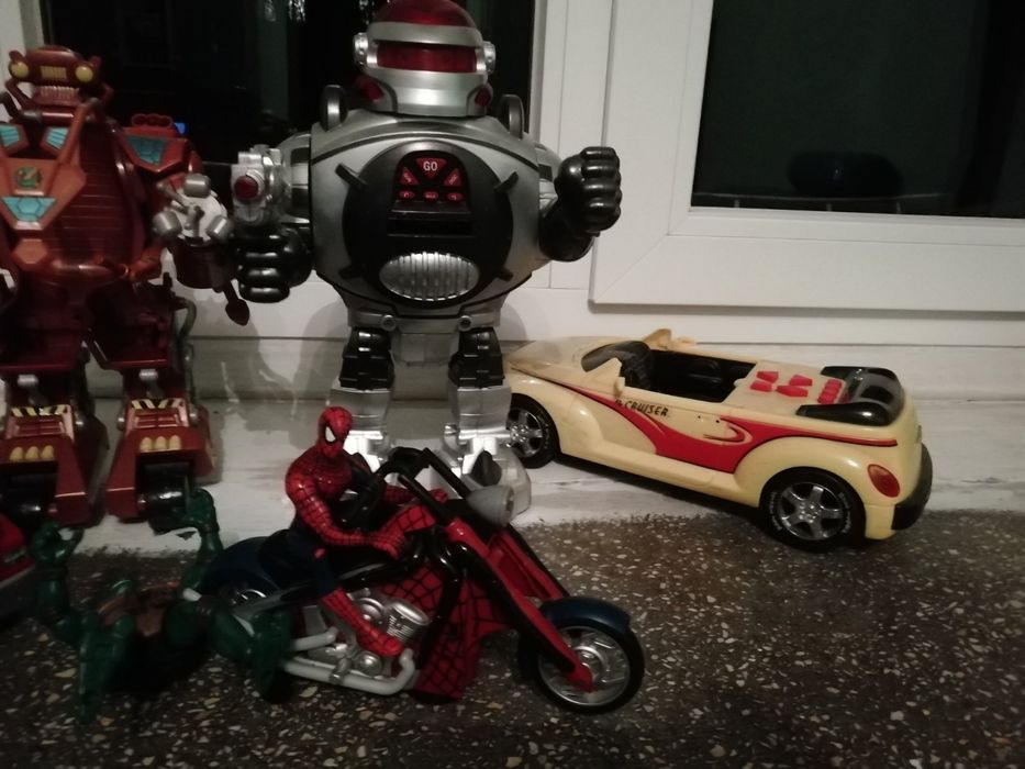 Роботы и другие игрушки