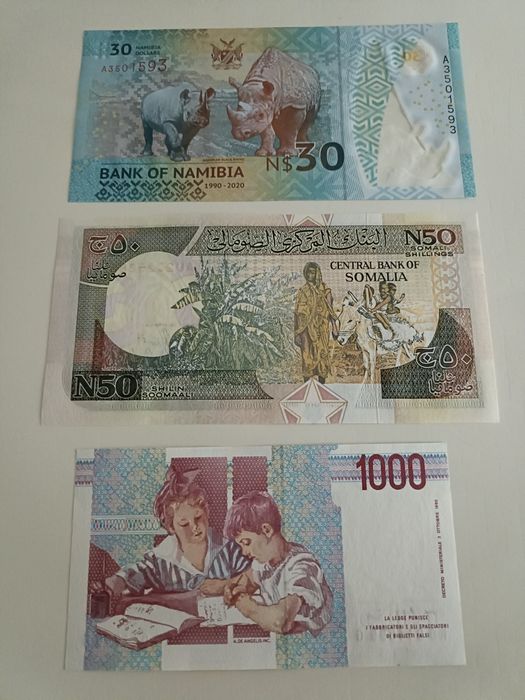Notas de Moçambique e Cambodja e Indonesia