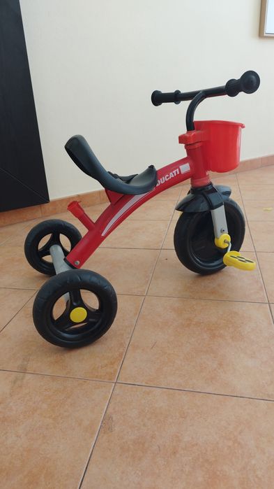 Triciclo para criança
