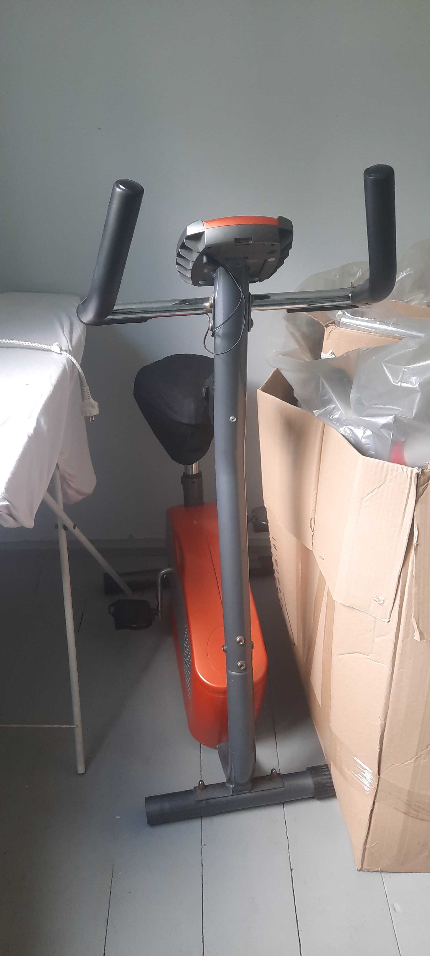 Rower stacjonarny z biegami