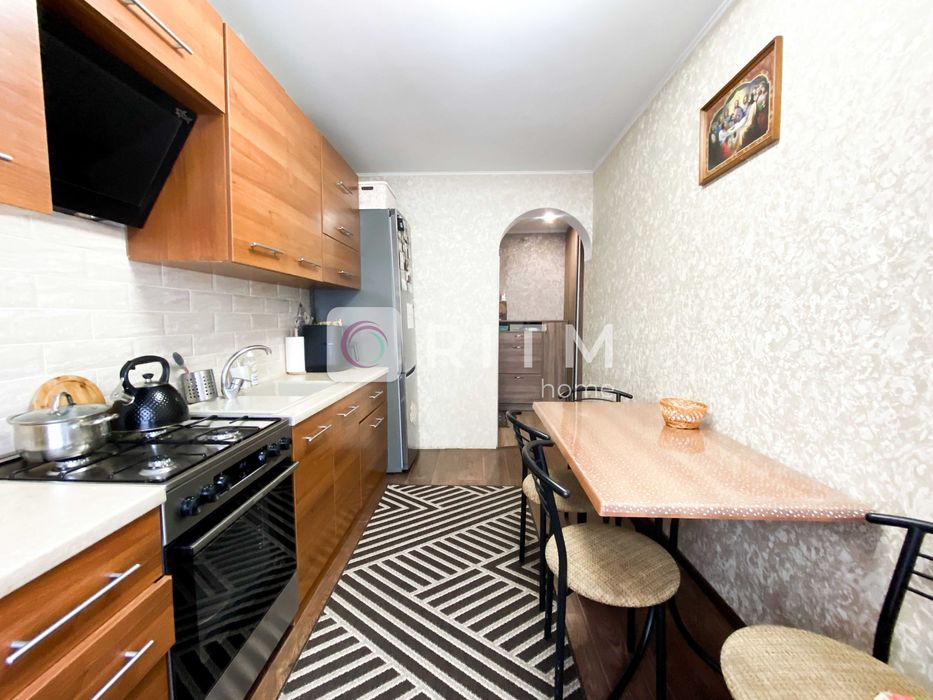 4-к. кв.з ремонтом у цегляному будинку на проспекті Соборності, 25Б