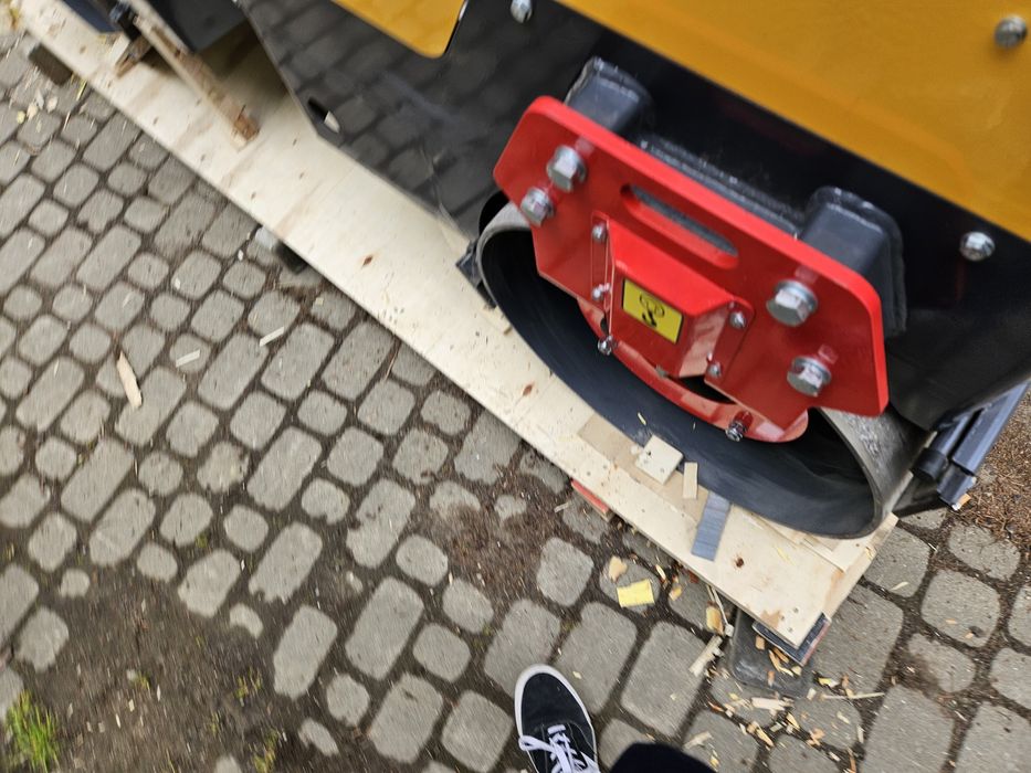 Walec drogowy mod: FS-RL 2.0X Kubota 1105-E3B nowy, asfalt