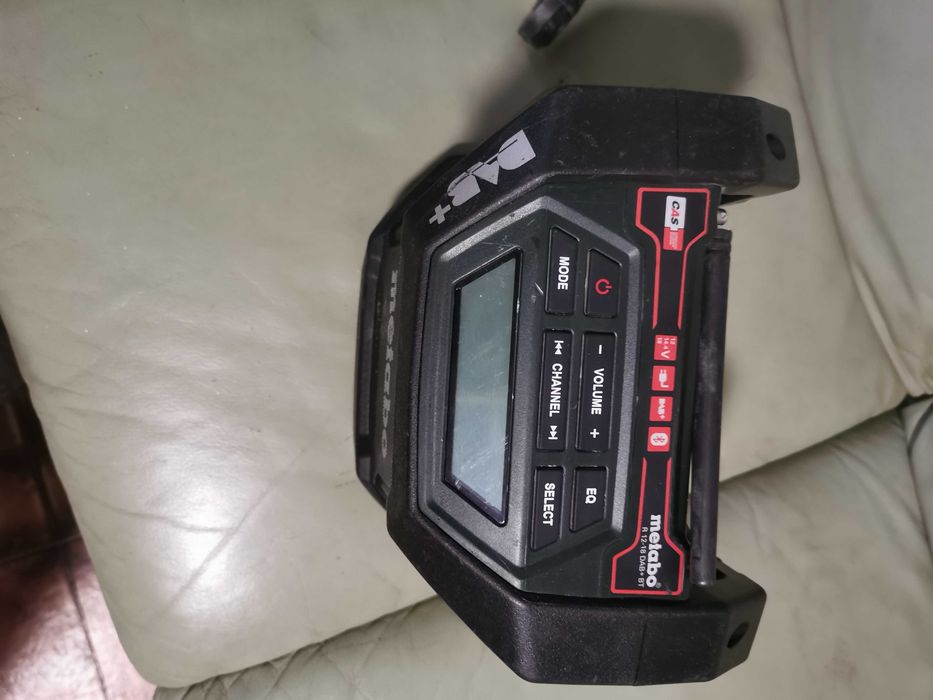 R 12-18 DAB+ BT  Akumulatorowe radio na budowę