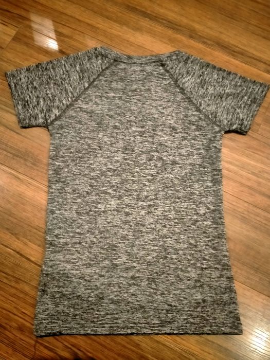 T-shirt sportowy r.128