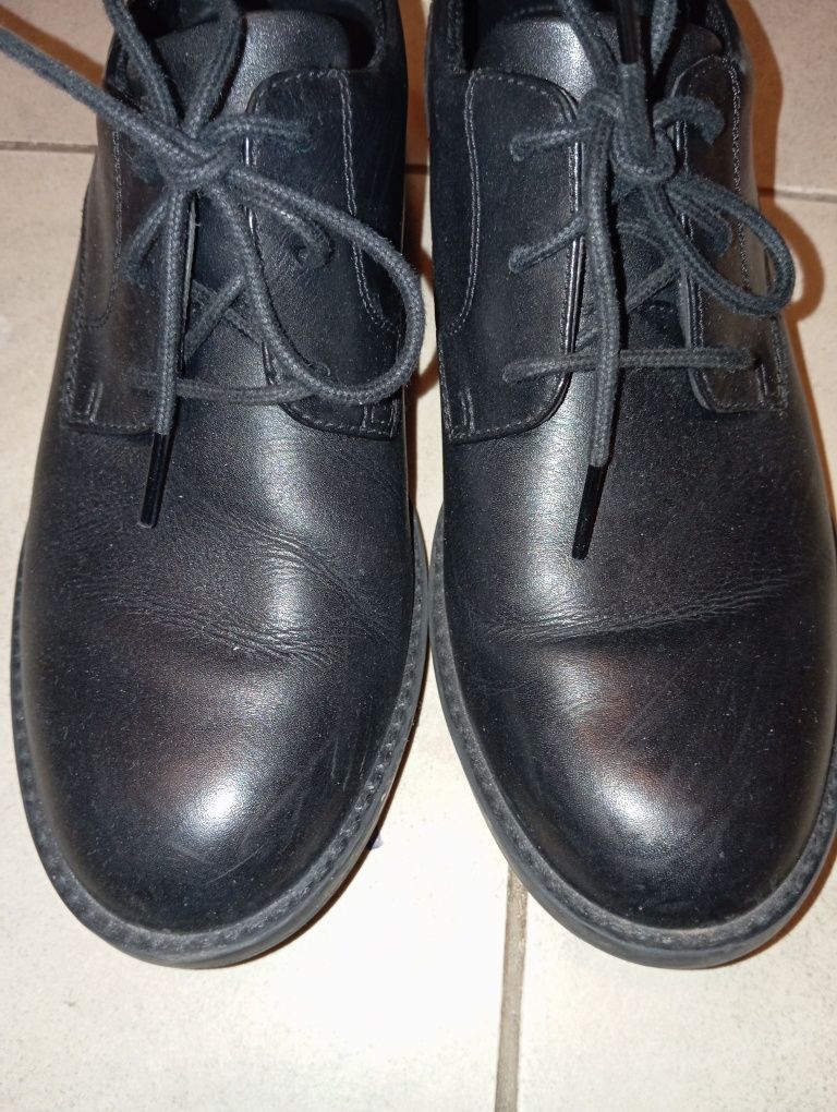 Кожанe чоловіче ( дитяче) взуття Clarks