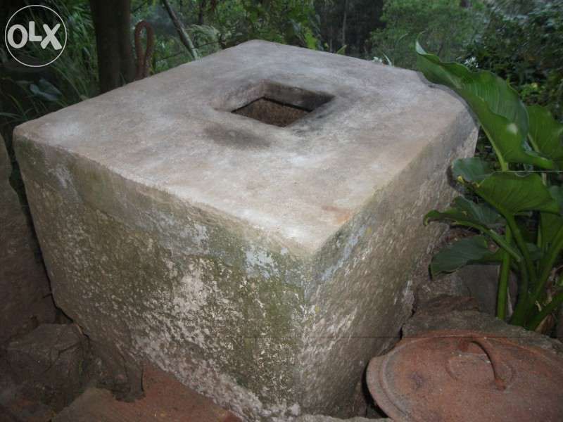 Pia antiga de azeite em pedra ançã