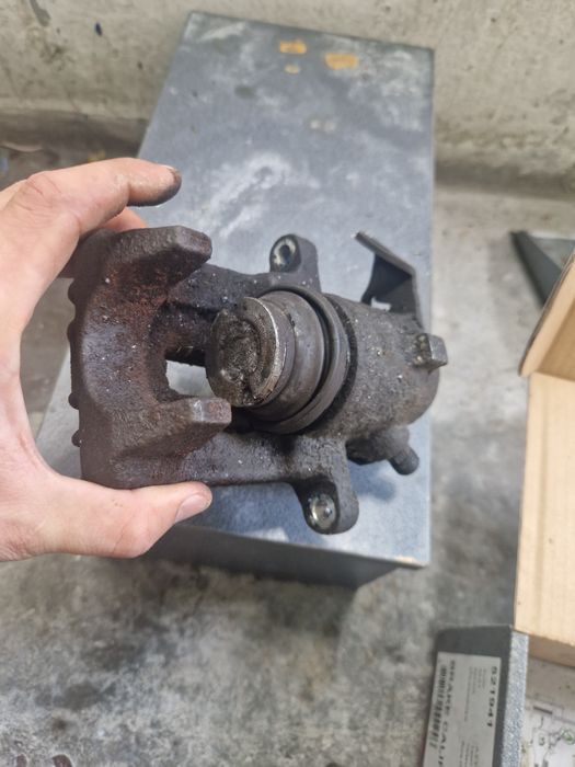 Задній супорт skoda