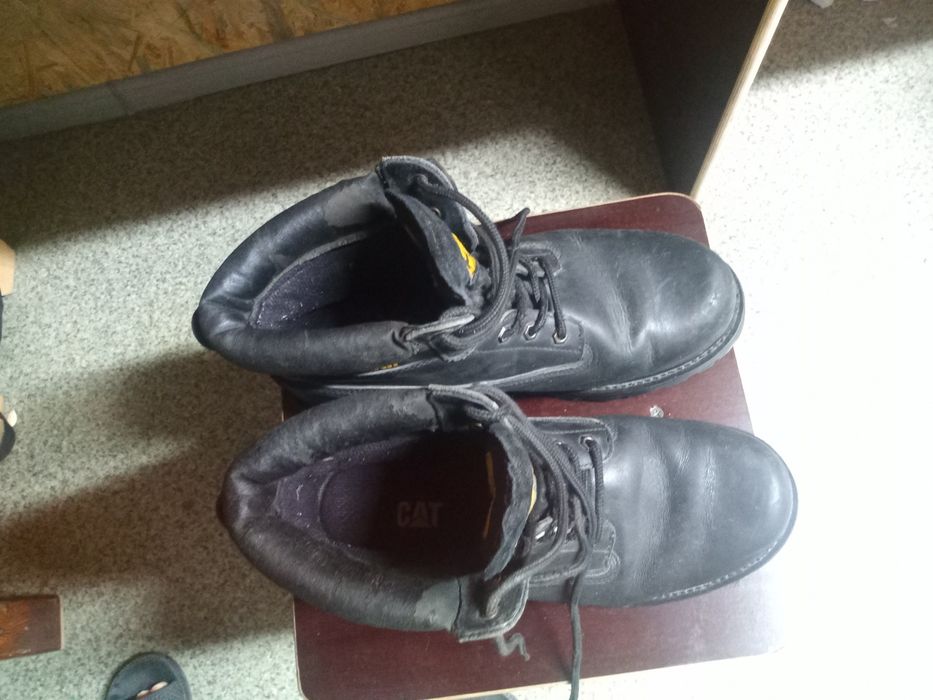 Продам фірмові робочі ботинки "CAT"