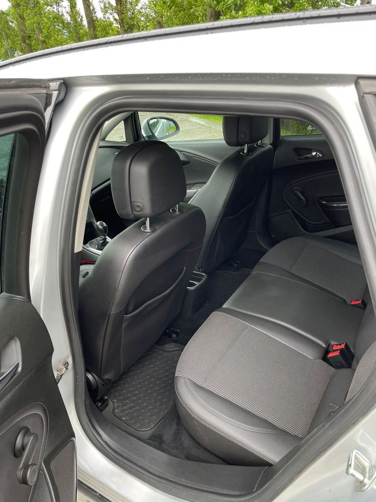 Opel Astra J  2.0 2011 R