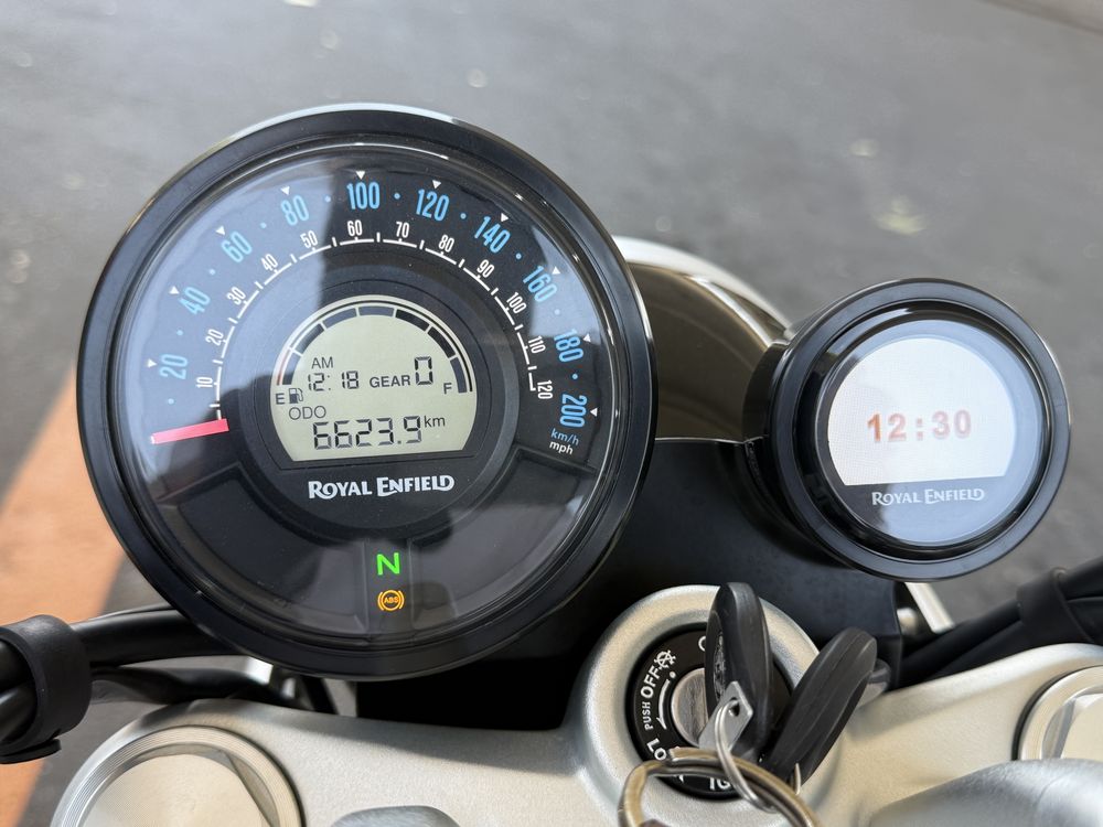 ROYAL ENFIELD SUPER METEOR 650 para venda - pronta a rolar punho