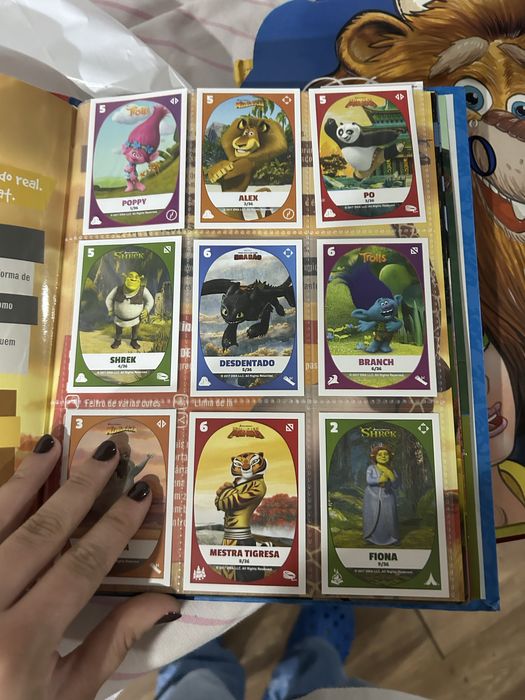 Caderneta joga com os seus herois