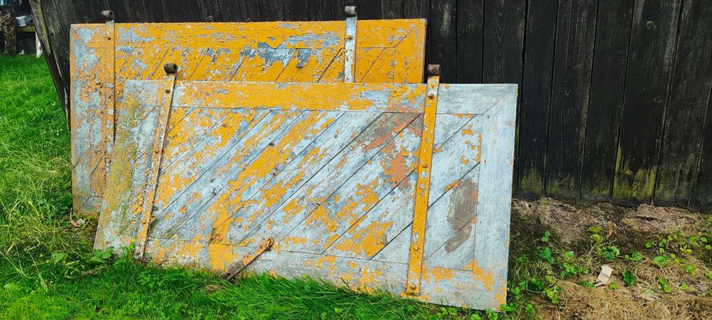 Stare drzwi drewniane 2 sztuki. Ciężkie Gospodarcze