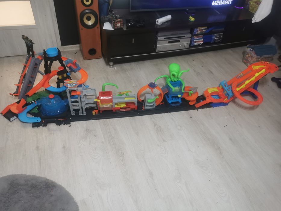 Sprzedam Hot wheels  dłuży zestaw