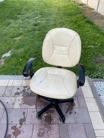 Sprawne krzesło biurowe