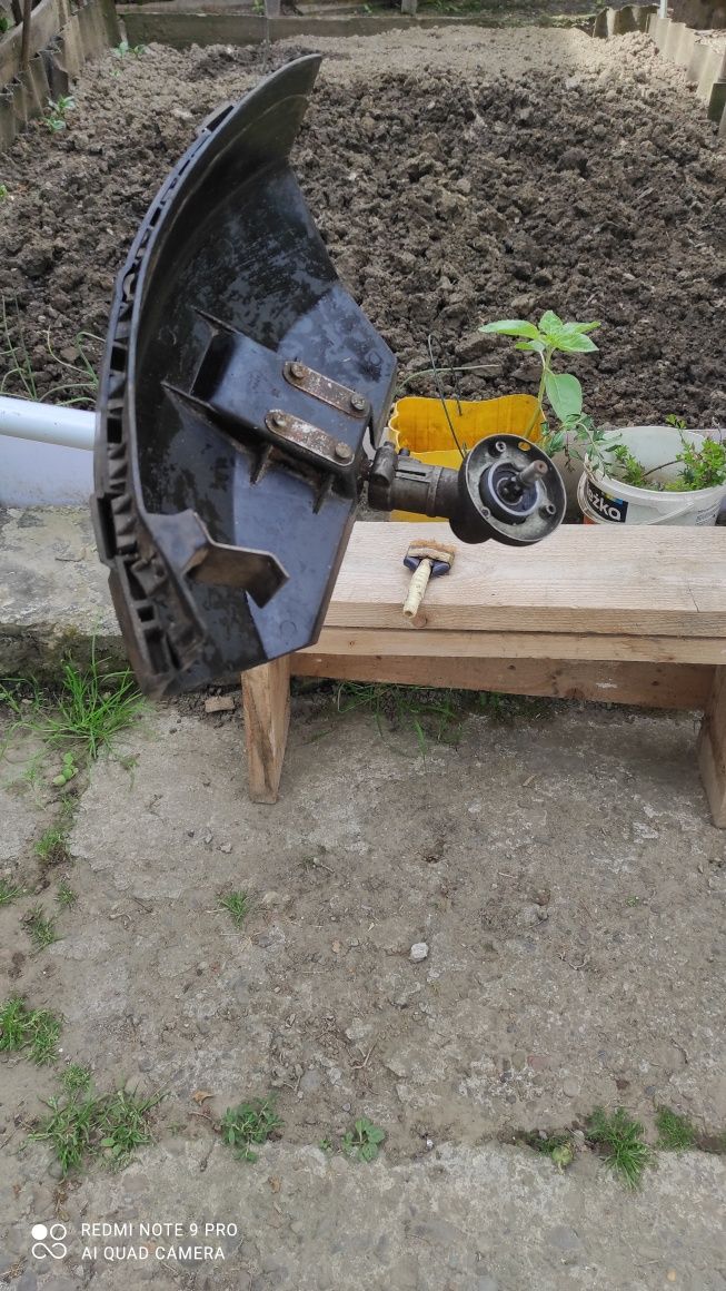 Продам бензокосилку