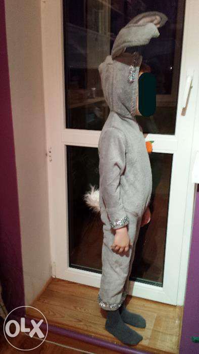 Сдам на прокат карнавальный костюмчик зайчика на 4-6 лет