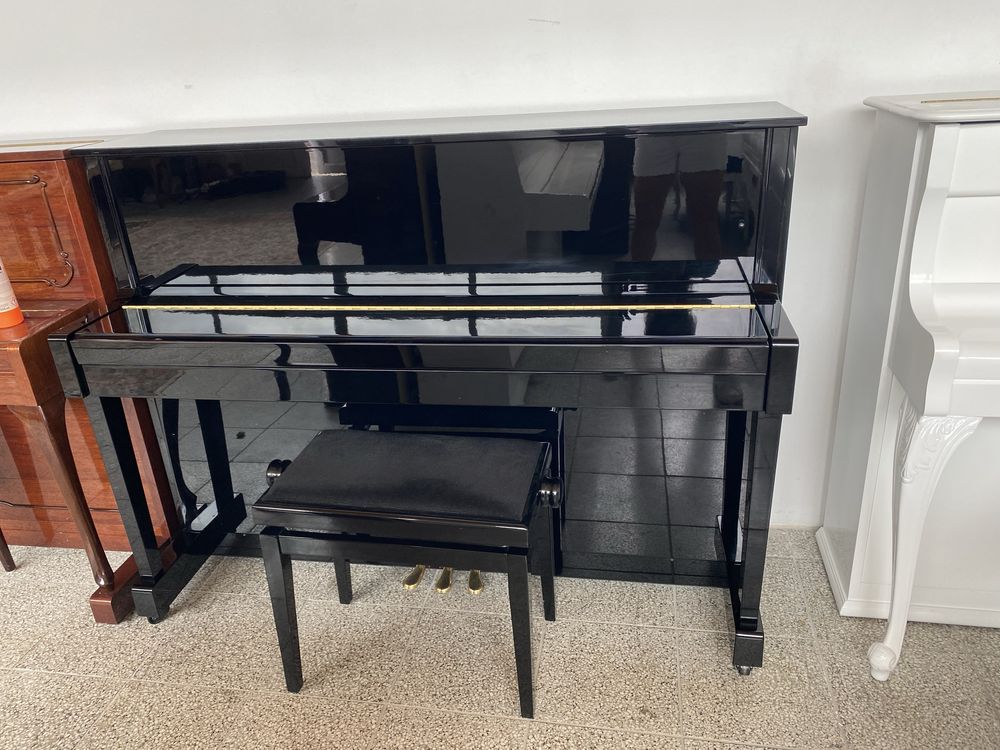 Piękne pianino Kawai K18