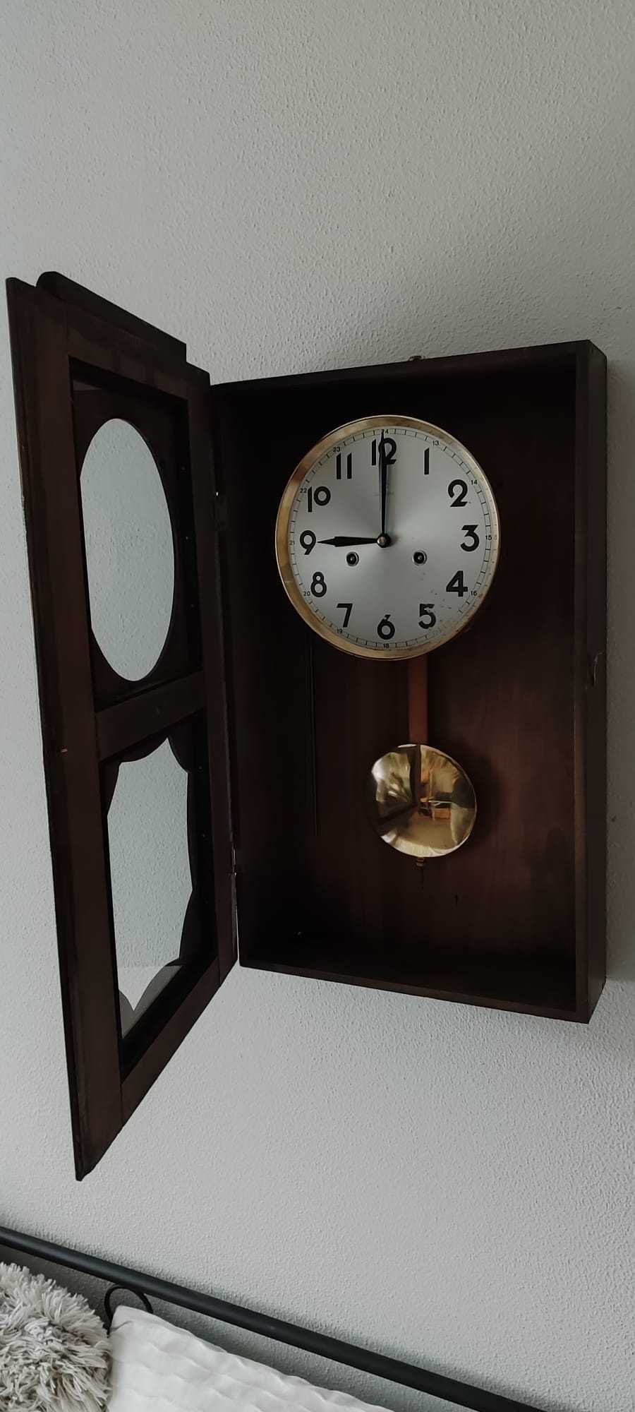 394 Zegar wiszący mechaniczny Junghans z 1949 roku antyk