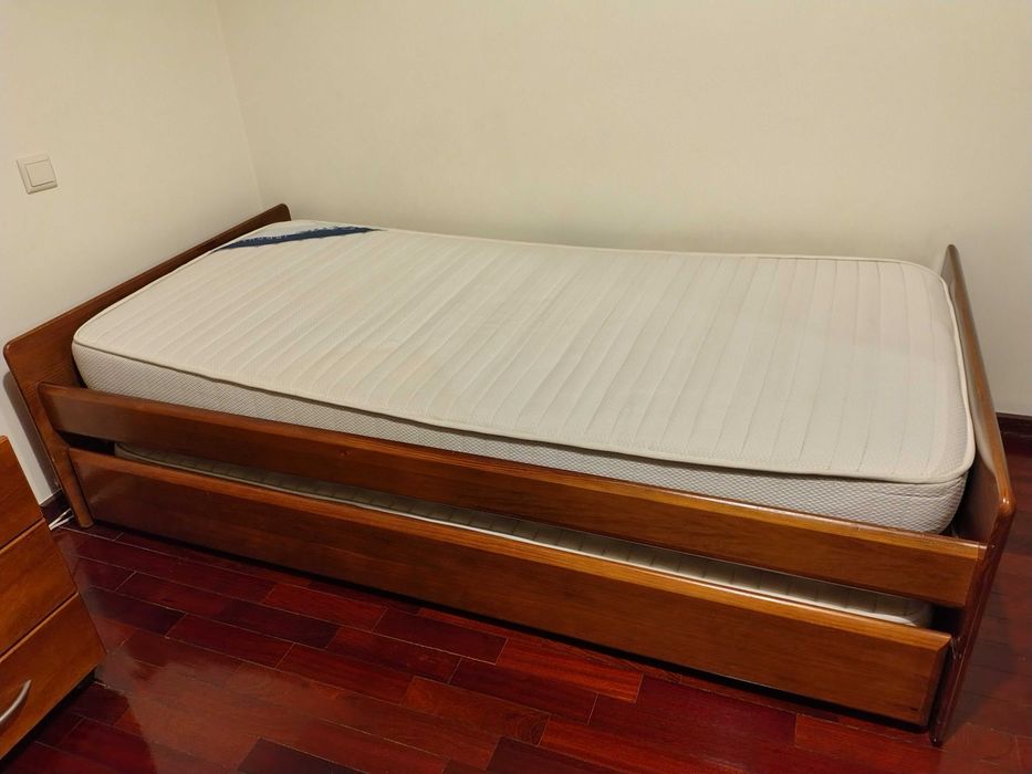 Cama de solteiro (dupla) da Cerne usada